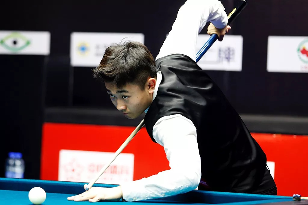 中国队员激 中国队员激