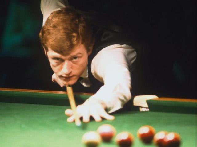 依旧表现出 依旧表现出